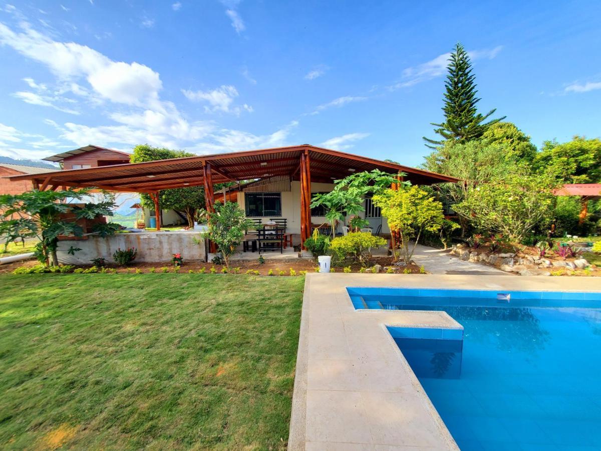 Casa Blanca Hortencia Sucua Exterior photo